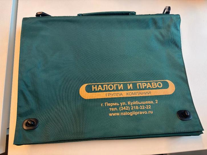 Petite mallette russe, Bijoux, Sacs & Beauté, Sacs | Cartables, Comme neuf, Porte-documents ou Cartable, 30 à 40 cm, Moins de 30 cm