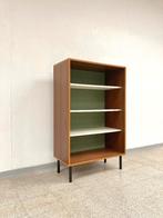 Vintage mid-century wandkastje/boekenkast 1960's, Métal, 25 à 50 cm, Avec tablette(s), Enlèvement