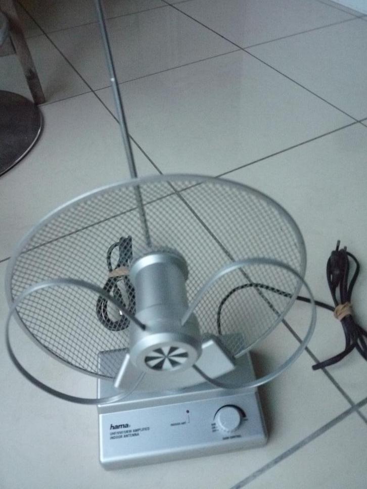 Versterkte tv-antenne voor binnen voor VHF/UHF/FM, Audio, Tv en Foto, Televisie-accessoires, Zo goed als nieuw, Ophalen of Verzenden