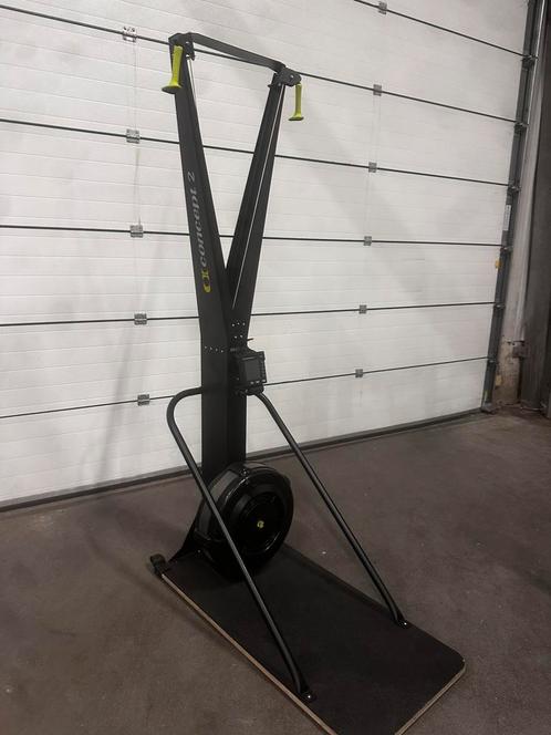 Concept 2 SkiErg met Voetplaat , Smartphone Houders, Sport en Fitness, Fitnessmaterialen, Gebruikt, Overige typen, Armen, Ophalen