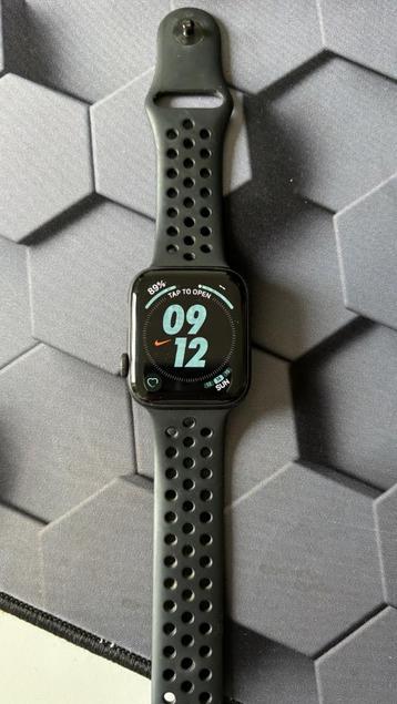 Apple Watch Nike SE 44mm Model: A2352