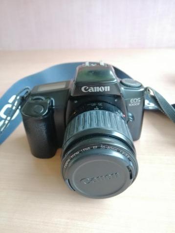 Canon EOS 1000 F-camera + telelens + flitser + tas