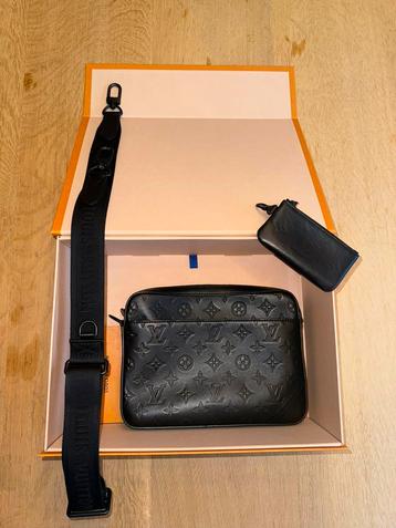 Louis Vuitton zwarte herentas  beschikbaar voor biedingen