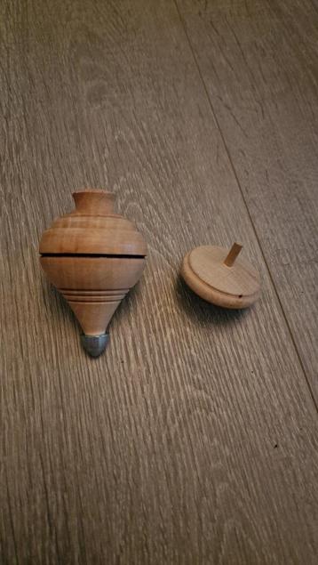 Houten speelgoed tollen beschikbaar voor biedingen