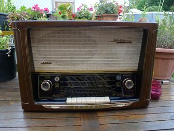 Herstel en Restauratie van buizenradio's . beschikbaar voor biedingen