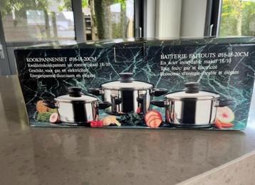 Nieuw kookpotten set met deksels  beschikbaar voor biedingen