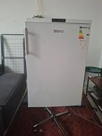 Koelkast met klein vriesvak, Elektronische apparatuur, Vriezers en Diepvrieskisten, Ophalen, Zo goed als nieuw, 140 tot 160 cm
