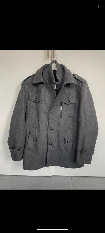 Grijze manteljas (peacoat) beschikbaar voor biedingen