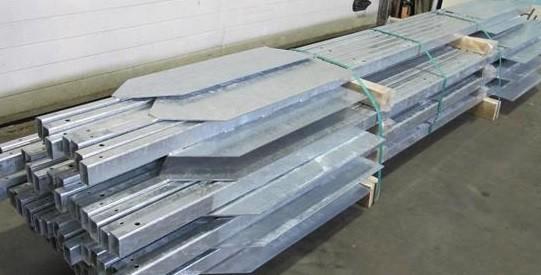 Nieuwe palen met grondplaat 375cm lang en 3mm dik, Tuin en Terras, Palen, Balken en Planken, Nieuw, Palen, Ophalen