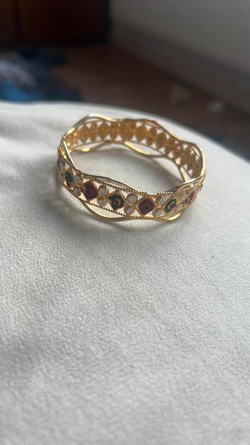 Gouden armband beschikbaar voor biedingen