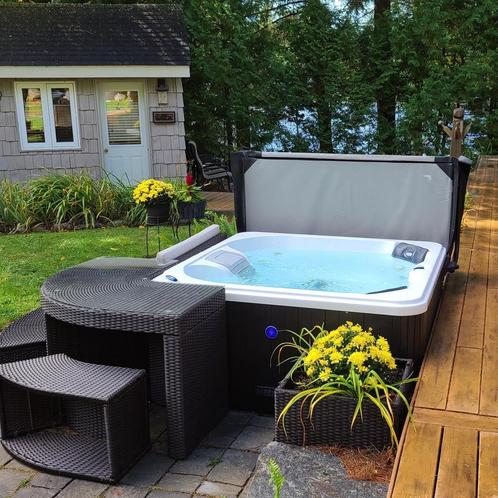 jacuzzi neuf 3 à 4 personnes Encore 3 en stock, Tuin en Terras, Tuintafels, Nieuw, Ophalen