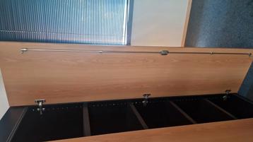 porte en bois avec verrou  beschikbaar voor biedingen