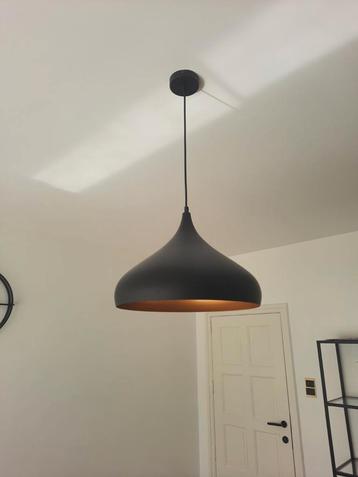 Zwarte hanglamp beschikbaar voor biedingen