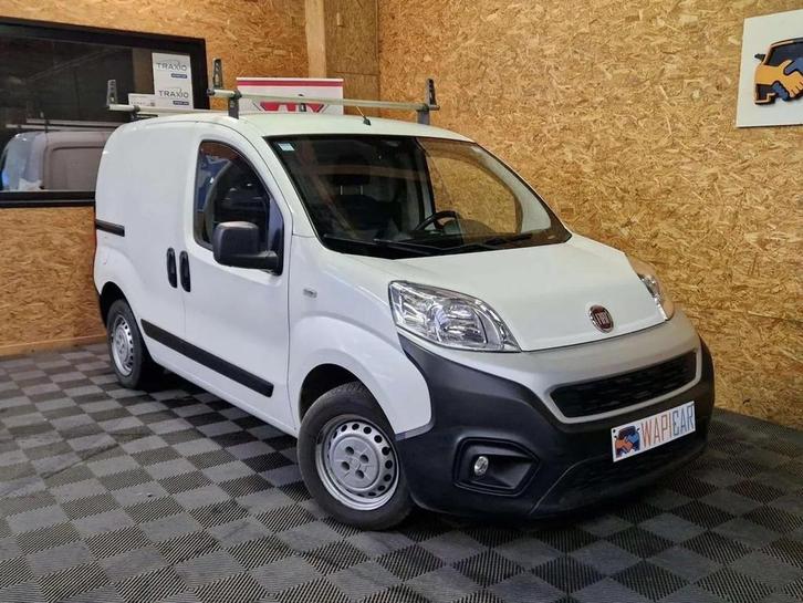 Fiat Fiorino 1.4i*Caméra*Clim*Navi*UTILITAIRE (bj 2019), Auto's, Bestelwagens en Lichte vracht, Bedrijf, Te koop, ABS, Achteruitrijcamera