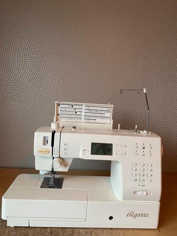 NAAIMACHINE BABY LOCK ÉLÉGANTE MET DUBBEL STOFTRANSPORT beschikbaar voor biedingen