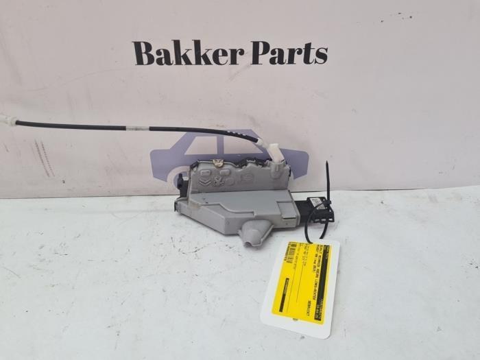 Serrure portière mécanique 4portes arrière gauche d'un Pe, Autos : Pièces & Accessoires, Carrosserie & Tôlerie, Peugeot, Utilisé