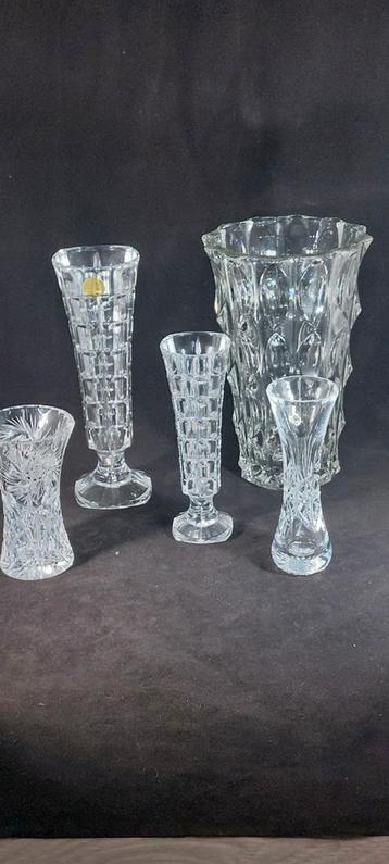 Lot 5 kristallen vazen  beschikbaar voor biedingen