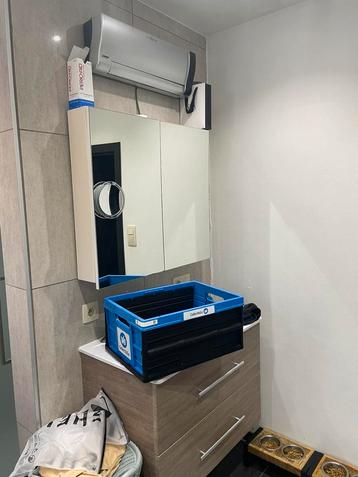 Badkamer meubel met spiegelkast beschikbaar voor biedingen