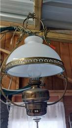 oude petroleumlamp gemonteerd als luchter, Ophalen
