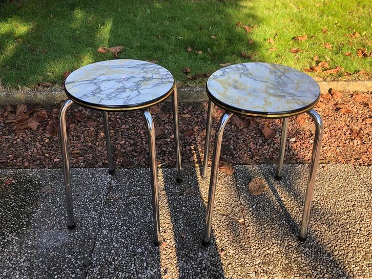 2 retro formica krukjes – marmer motief & chroom, Antiek en Kunst, Antiek | Meubels | Stoelen en Sofa's, Ophalen