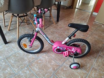 Vélo fille B'Twin 12 pouces idéal 3 à 5  ans très bon état beschikbaar voor biedingen