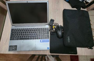 PEAQ LAPTOP Bijna nieuw!!! beschikbaar voor biedingen