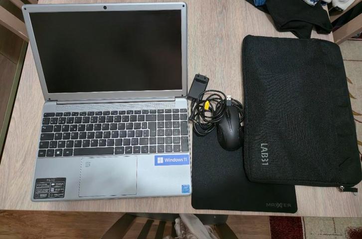 PEAQ LAPTOP Bijna nieuw!!!, Computers en Software, Windows Laptops, Zo goed als nieuw, Ophalen