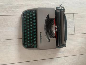 Machine à écrire vintage beschikbaar voor biedingen