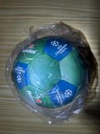 Ballon de Foot Neuf Champions League uefa Heineken, Sports & Fitness, Football, Enlèvement ou Envoi, Comme neuf, Ballon