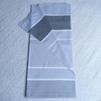 Tafellaken. 100% katoen. 142 x 118 cm., Enlèvement ou Envoi, Comme neuf, Nappe ou Toile cirée