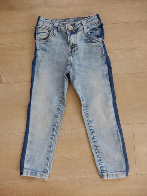 Jeans 4 ans (104), Kinderen en Baby's, Kinderkleding | Maat 104, Gebruikt, Meisje, Broek, Ophalen of Verzenden
