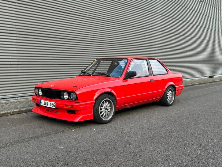BMW E30 328I RALLYE / DRIFT / TRACKDAY, Auto's, BMW, Particulier, 3 Reeks, Benzine, Euro 6, Berline, 3 deurs, Handgeschakeld, Rood