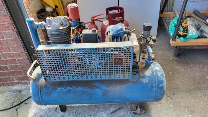 Grote compressor 220V / 220v compressor knorr bremse 1/26821, Doe-het-zelf en Bouw, Compressors, Gebruikt, Ophalen