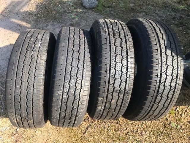 4 roues équipées de pneus 235/75R15 pour Ssangjong Korando?, Autos : Pièces & Accessoires, Pneus & Jantes, Pneus et Jantes, 4 Saisons