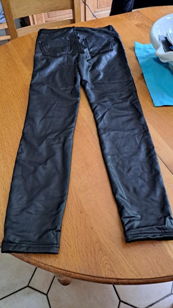 Pantalon effet cuir (enduit) XS, Kleding | Dames, Broeken en Pantalons, Zo goed als nieuw, Maat 34 (XS) of kleiner, Zwart, Lang