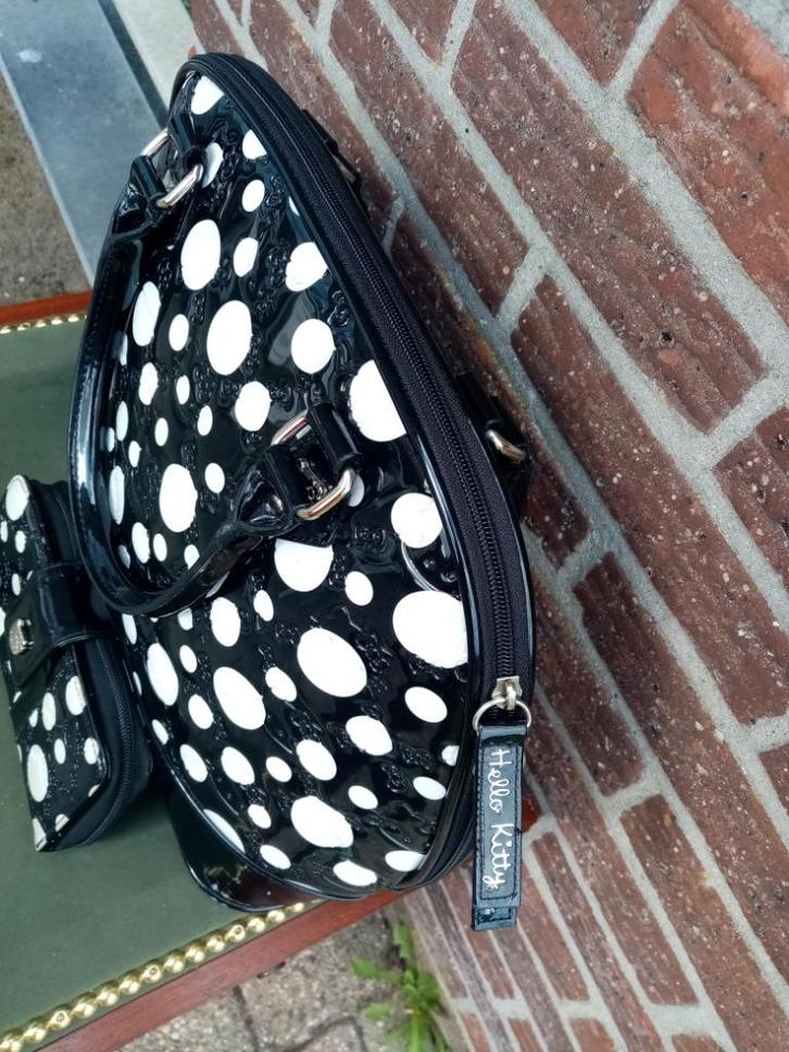 Handtas en portemonnee Hello Kitty, Handtassen en Accessoires, Tassen | Damestassen, Zo goed als nieuw, Handtas, Zwart, Ophalen of Verzenden