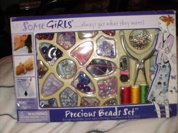 a vendre jouet fille  beschikbaar voor biedingen