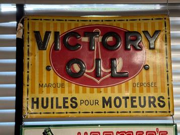 Victory motor oil reclamebord beschikbaar voor biedingen