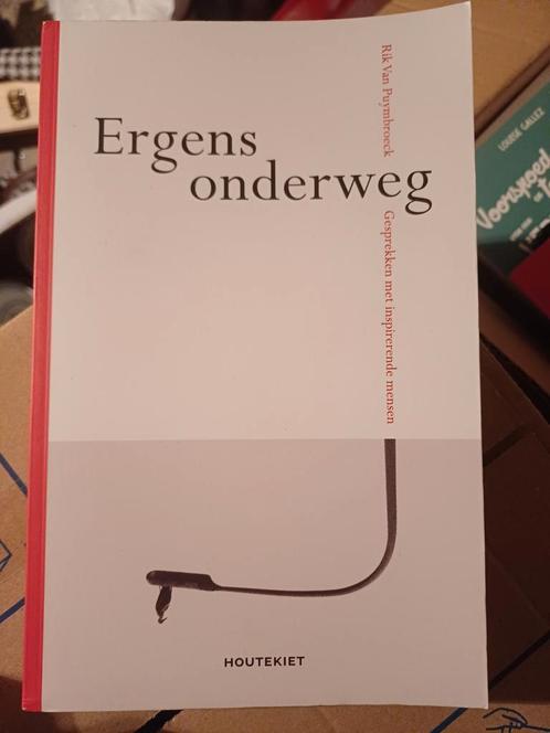 Rik Van Puymbroeck - Ergens onderweg, Boeken, Essays, Columns en Interviews, Zo goed als nieuw, Ophalen of Verzenden
