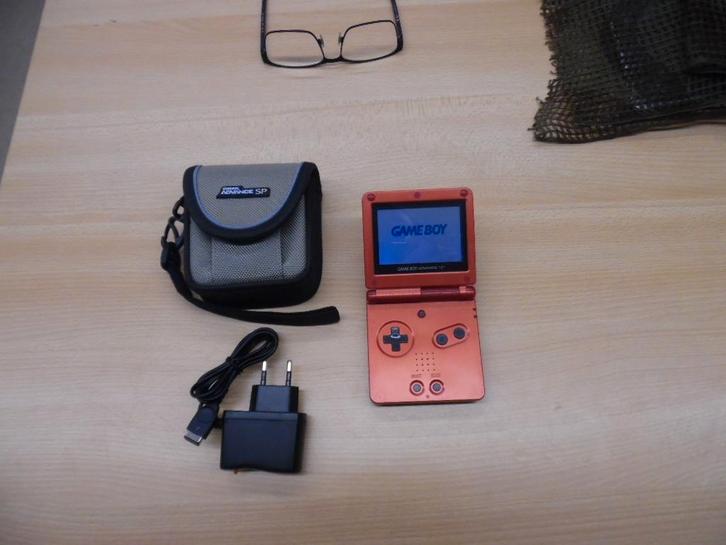 gameboy advance SP rood, Consoles de jeu & Jeux vidéo, Consoles de jeu | Nintendo Game Boy, Utilisé, Game Boy Advance SP, Avec housse de protection ou sac