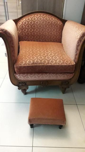 ZEER CHIQUE FAUTEUIL IN ANTIEKE STIJL beschikbaar voor biedingen