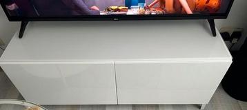 Meuble tv laqué IKEA avec plateau supérieur en verre + pieds