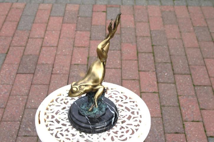 kikker in verguld en gepatineerd brons, gesigneerd, MILO, Antiek en Kunst, Antiek | Brons en Koper, Brons, Ophalen