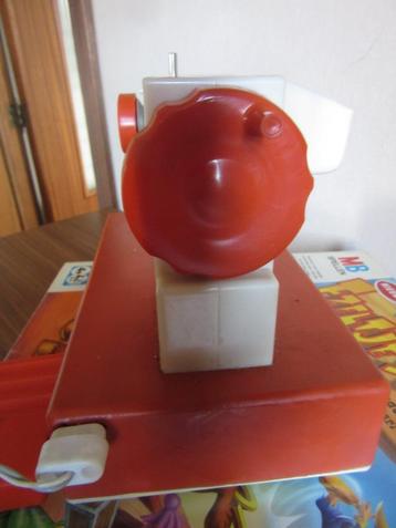 Naaimachientje PETITE antiek jaren 60-70  beschikbaar voor biedingen