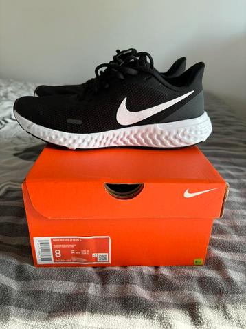 Nike revolution beschikbaar voor biedingen