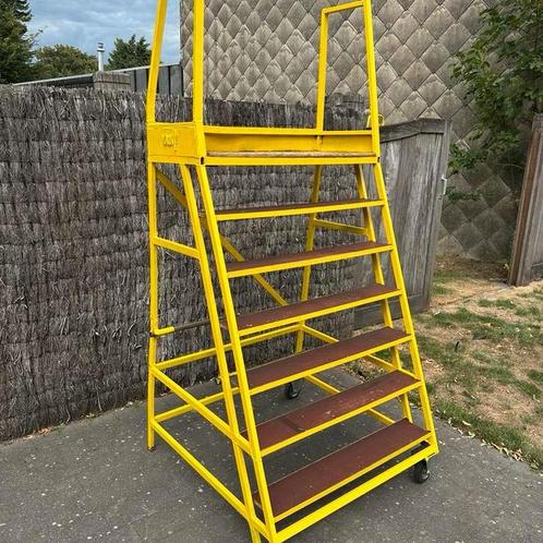 Roltrap werkplatform rolladder 150cm hoog, Doe-het-zelf en Bouw, Overige Doe-Het-Zelf en Bouw, Ophalen of Verzenden