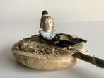 Victoriaanse poederdons op steeltje met pierrette, Antiek en Kunst, Curiosa en Brocante, Ophalen of Verzenden