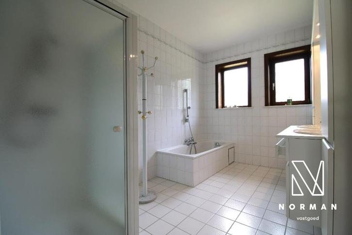 Badkamer af te halen mits eigen demontage, Huis en Inrichting, Badkamer | Complete badkamers, Gebruikt, Met bad, Met douche, Ophalen