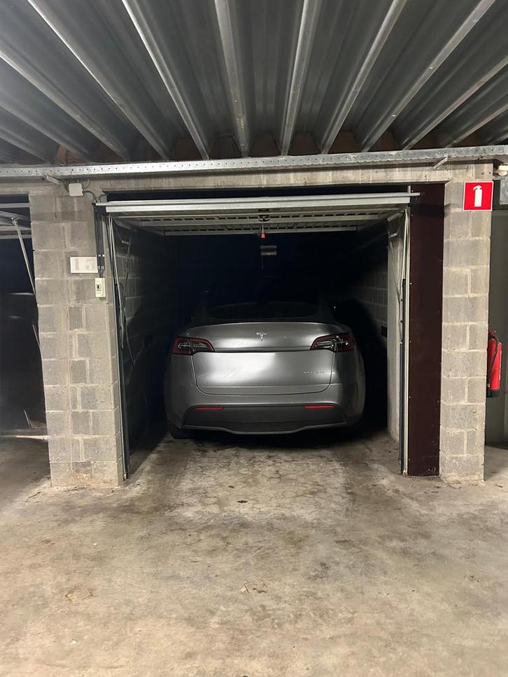 Ondergrondse garagebox te koop in centrum Sint-Niklaas, Immo, Garages en Parkeerplaatsen, Provincie Oost-Vlaanderen