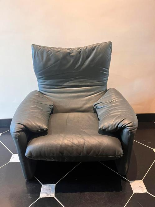 Cassina Maralunga eenzit met hocker, Huis en Inrichting, Zetels | Zetels, Zo goed als nieuw, Rechte bank, Eenpersoons, Minder dan 150 cm